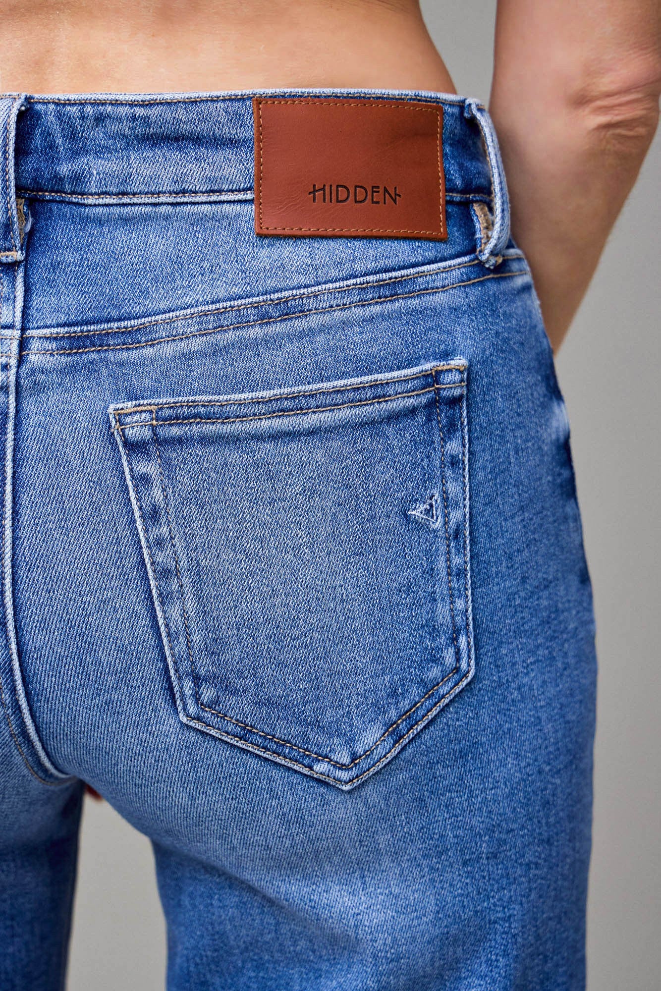 Hidden Happi Pintuck Mid Rise Flare