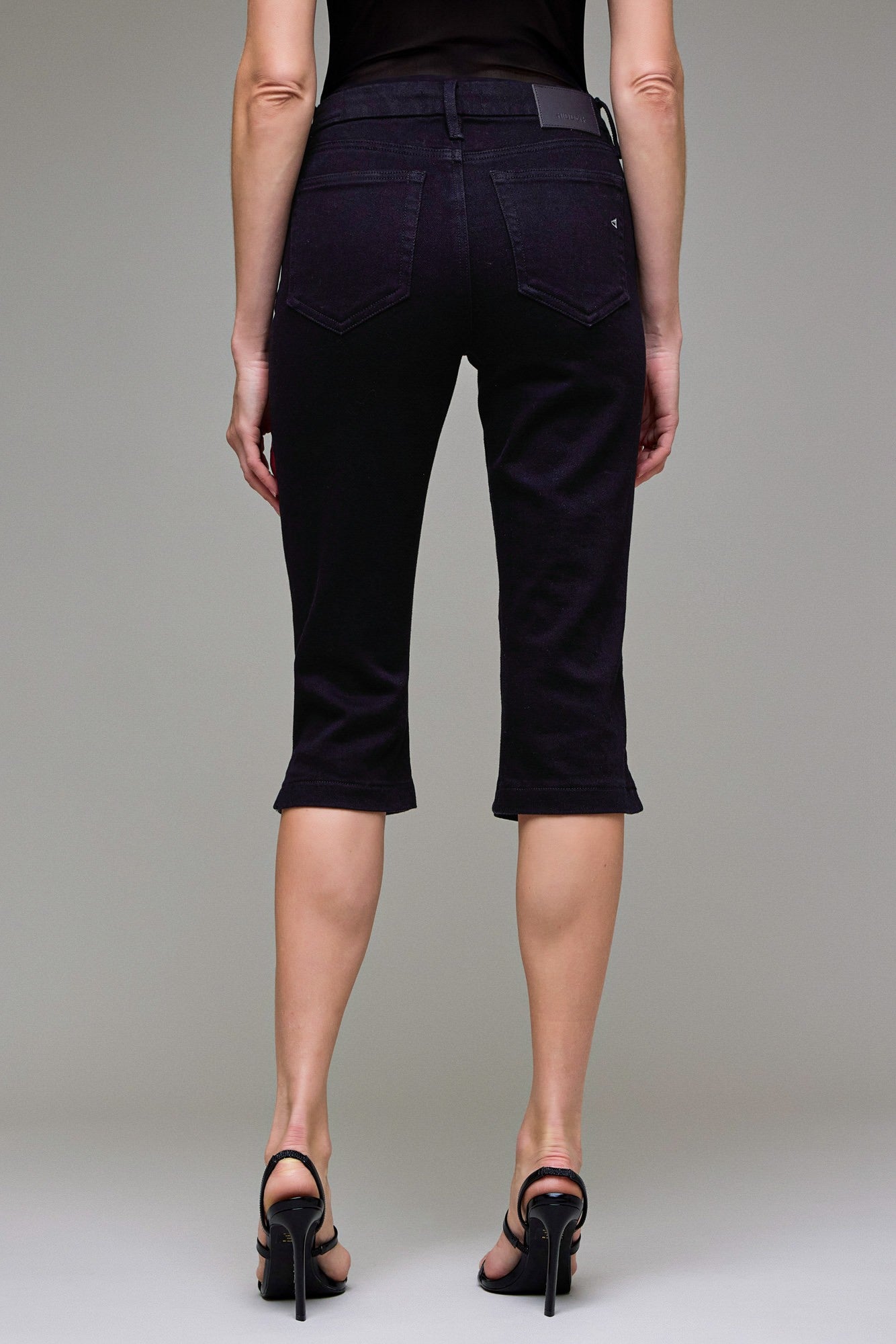 Hidden Amelia Cropped Mid Rise Skinny Capri