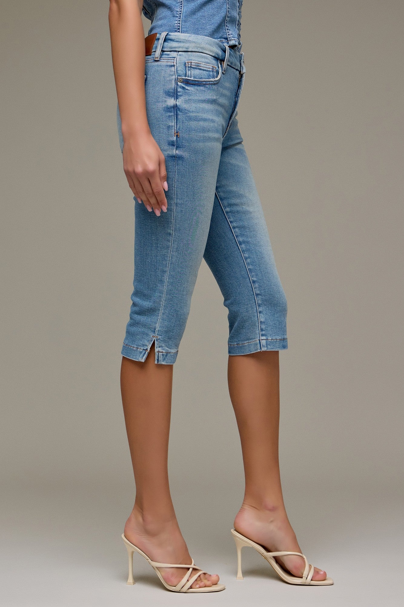 Hidden Amelia Mid Rise Capri Denim