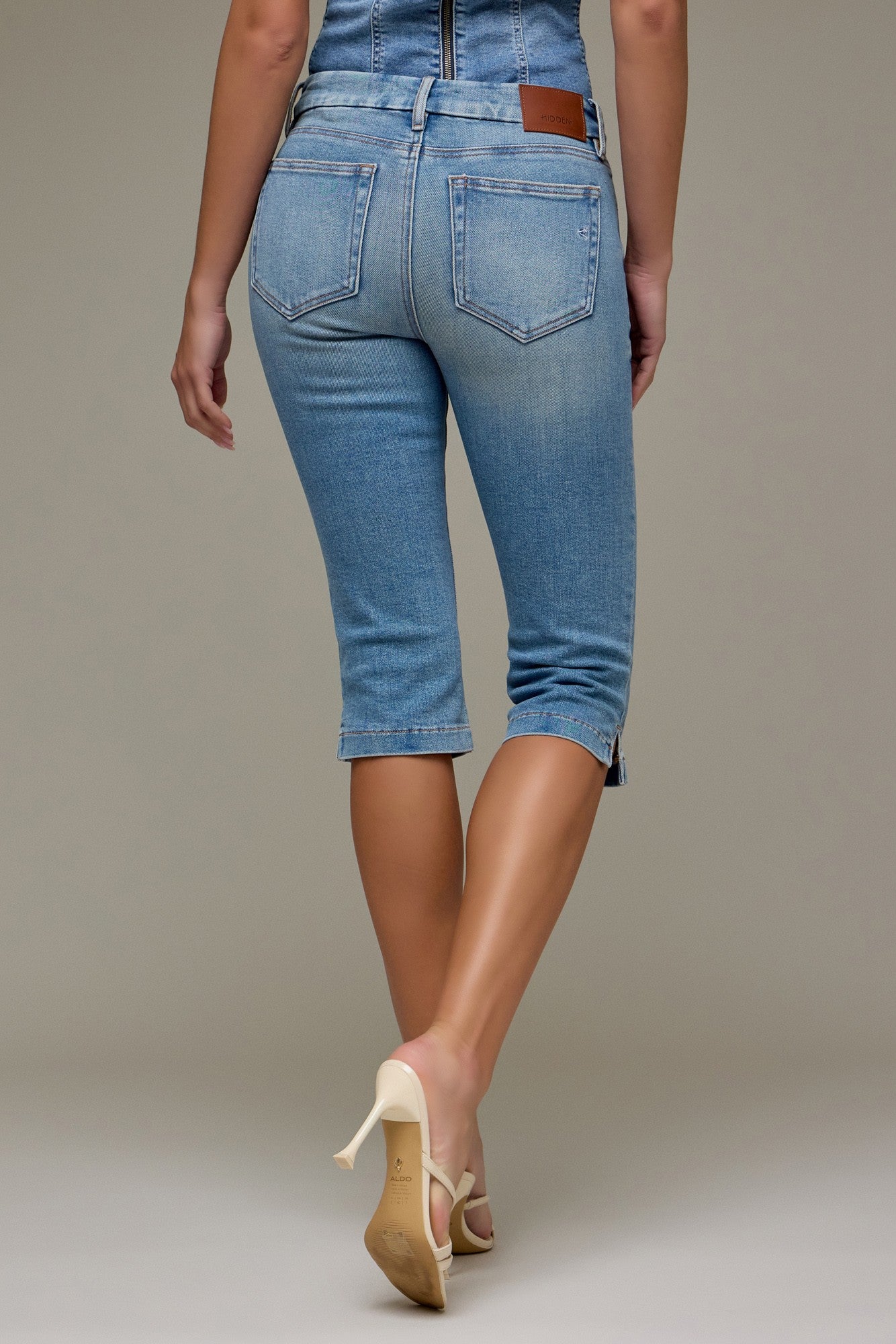 Hidden Amelia Mid Rise Capri Denim