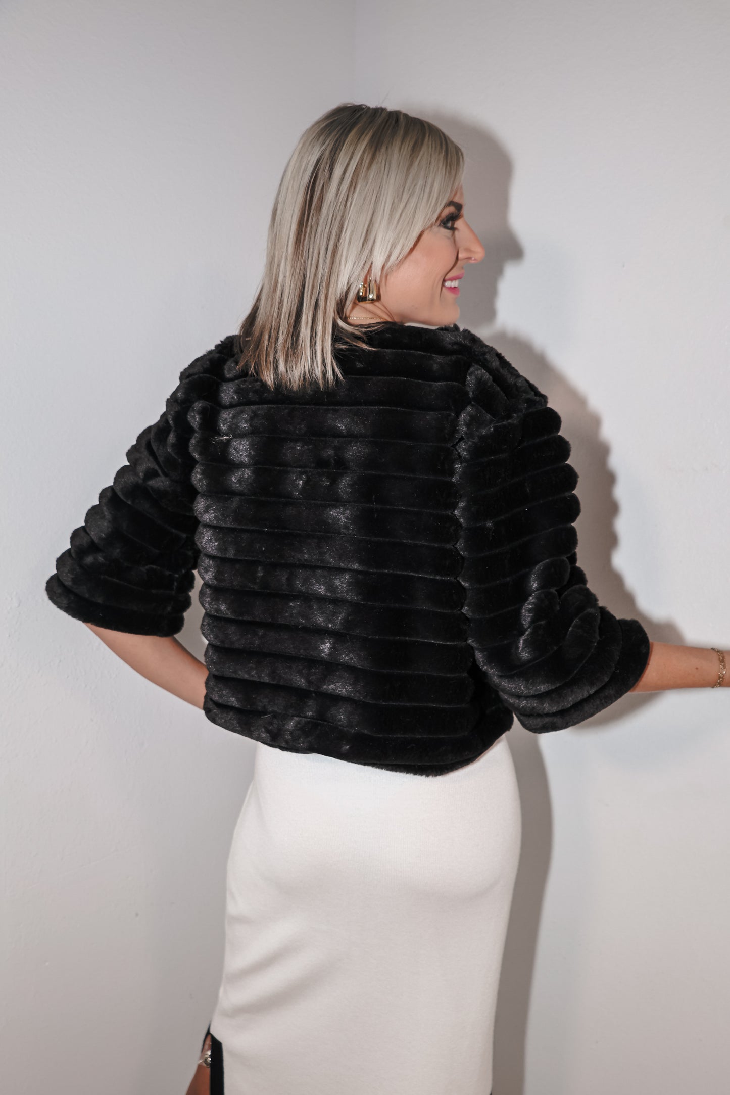 Chic Faux Fur Half Sleeve Jacket