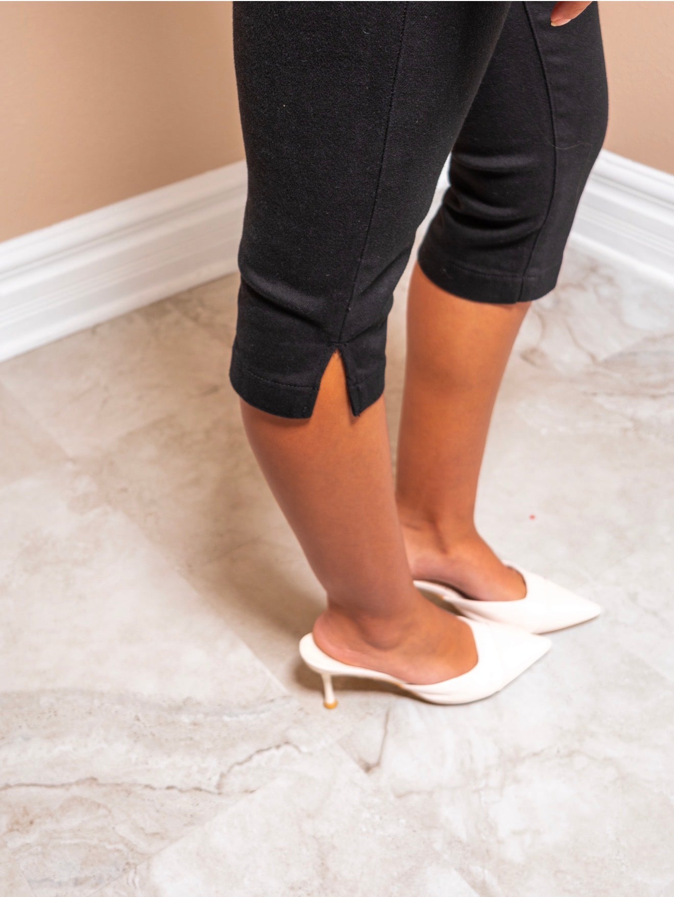 Hidden Amelia Cropped Mid Rise Skinny Capri